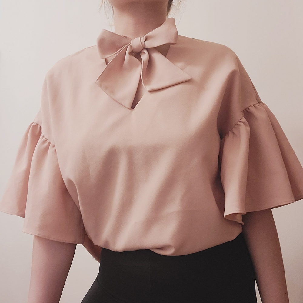 Flare blouse with cute bow